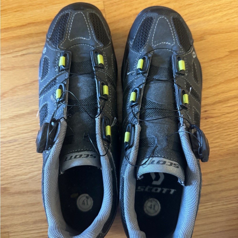 Scott Clip in Cycling Shoes with Yellow Accents